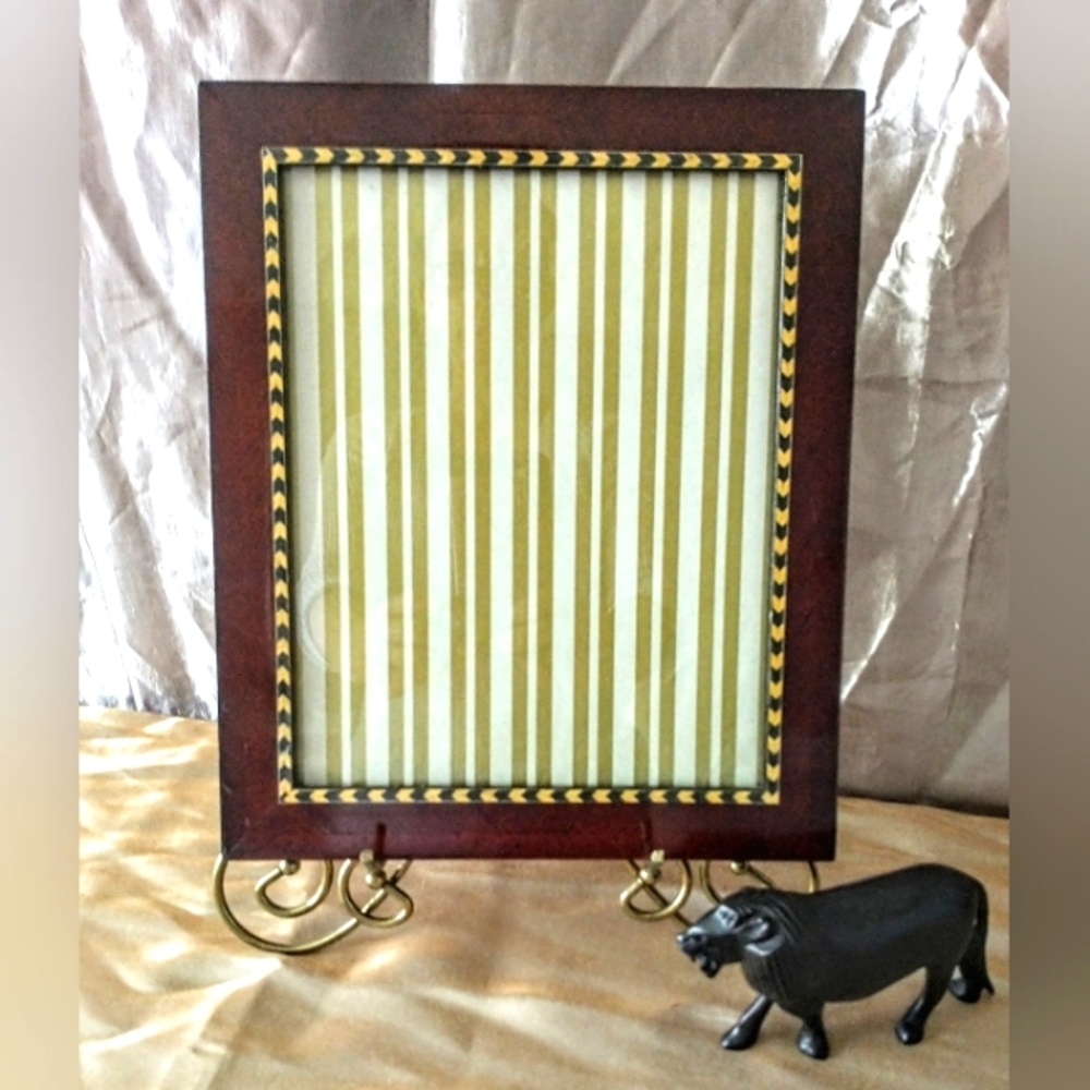 Unique Pretty Wooden Frame - Inlayed Marquetry - Vintage Mahogany